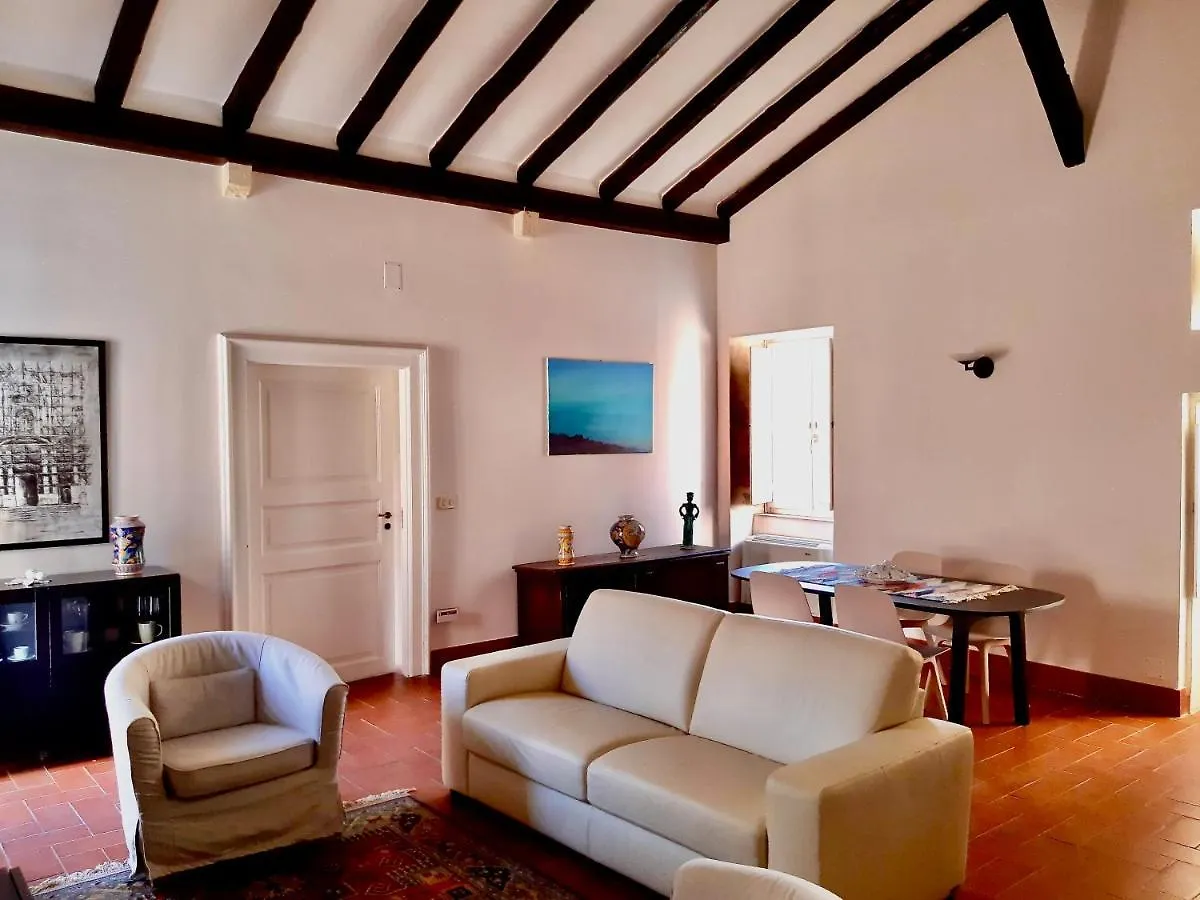 Raffinato appartamento in palazzo antico centro storico Ortigia Syracuse