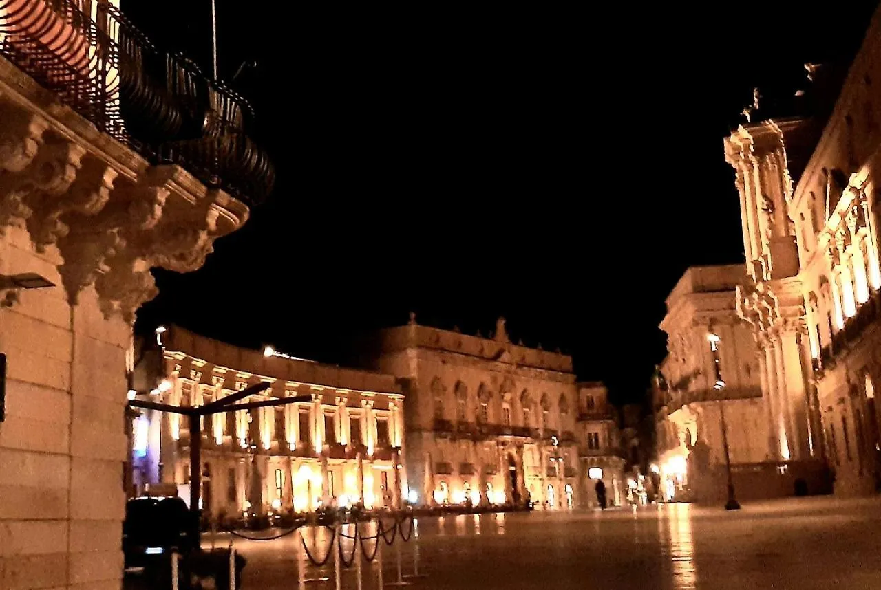 Raffinato appartamento in palazzo antico centro storico Ortigia Syracuse