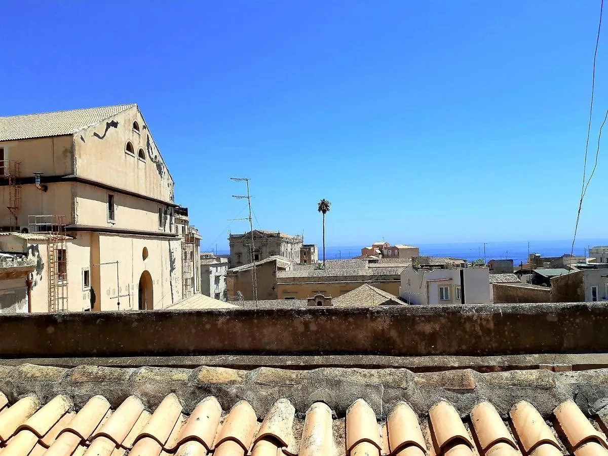 Raffinato appartamento in palazzo antico centro storico Ortigia Syracuse Italia