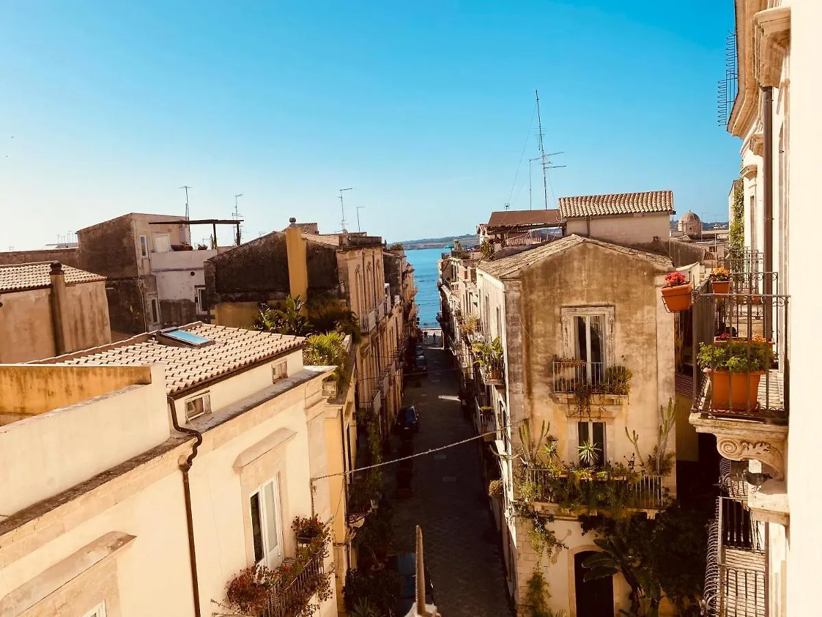 Raffinato appartamento in palazzo antico centro storico Ortigia Syracuse Italia