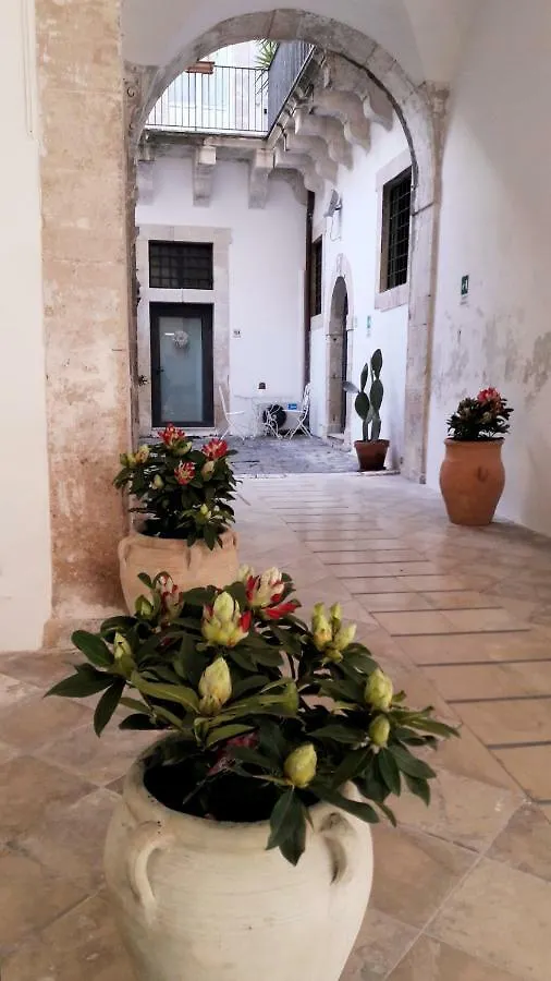 Raffinato appartamento in palazzo antico centro storico Ortigia Syracuse
