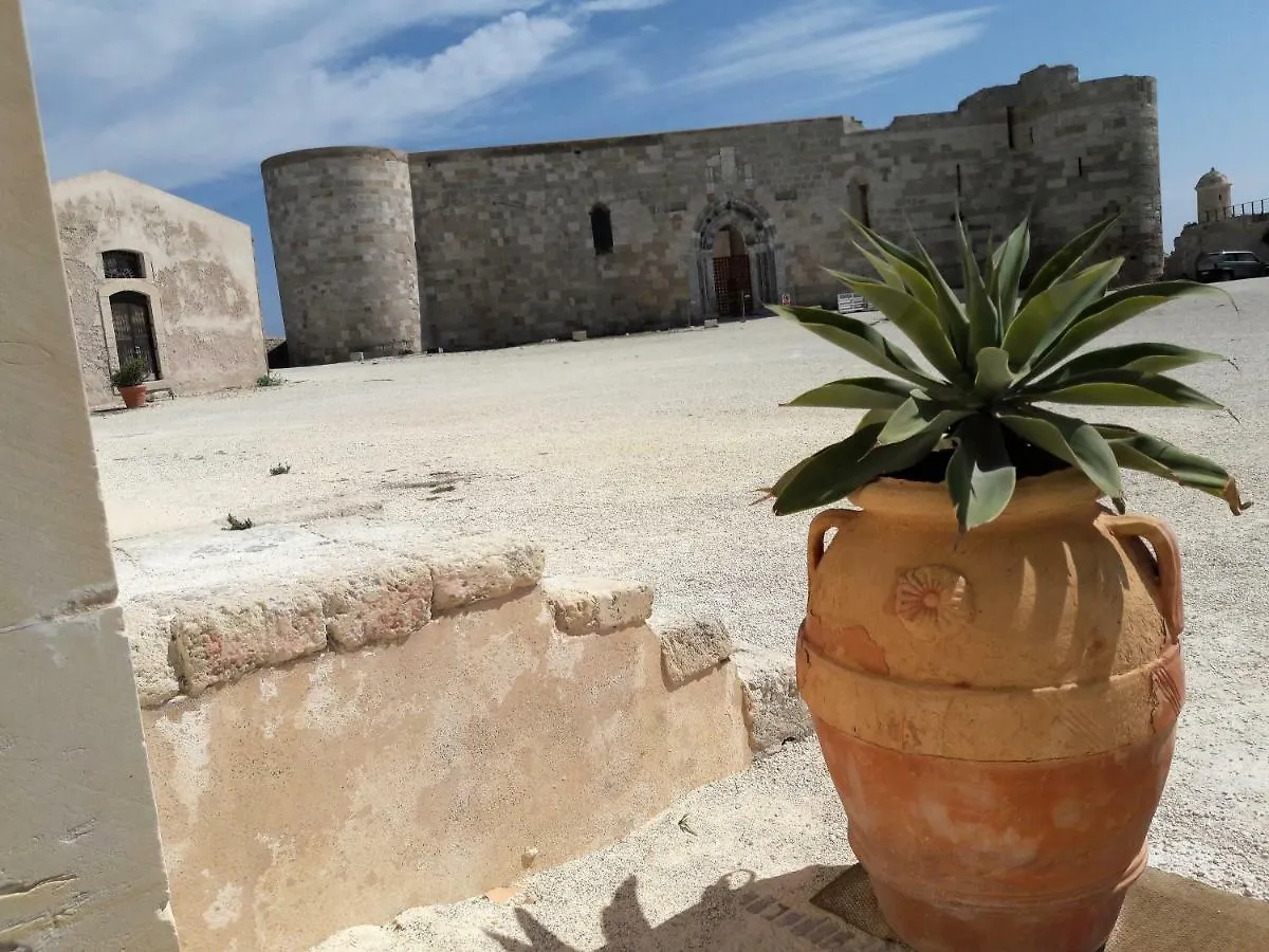 Raffinato appartamento in palazzo antico centro storico Ortigia Syracuse Italia