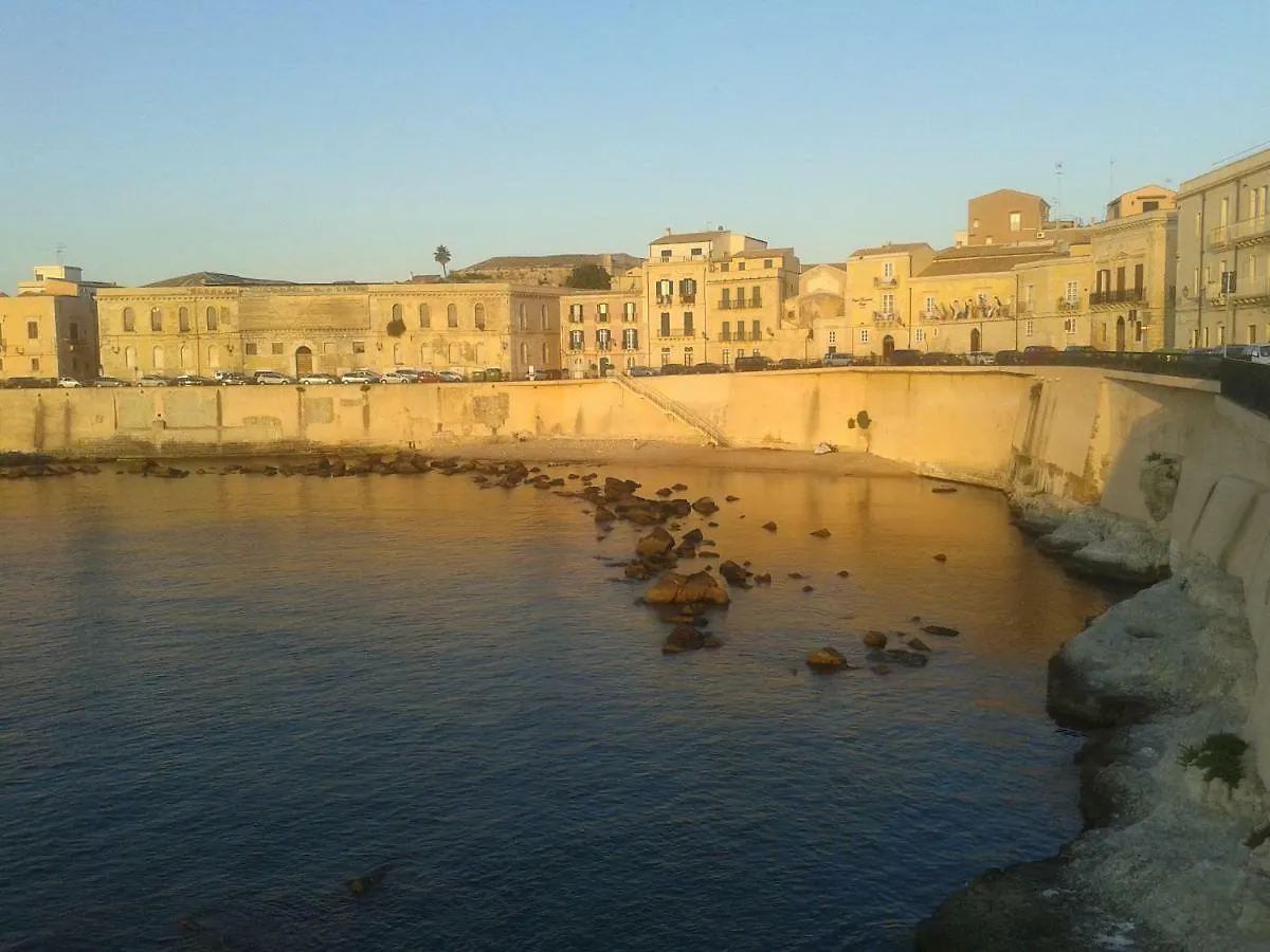 Raffinato appartamento in palazzo antico centro storico Ortigia Syracuse 0*,  Italia